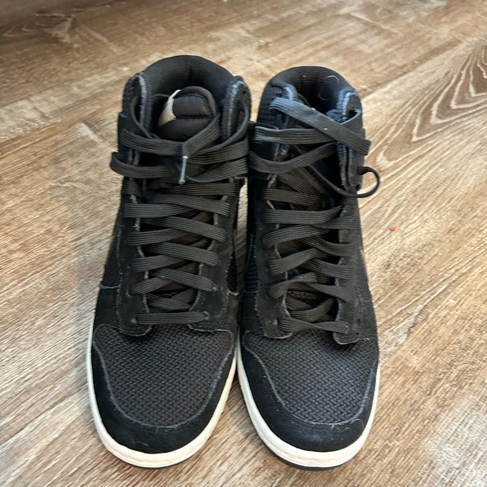 Woman Nike shoes 7.5